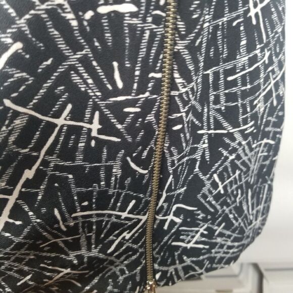 WAYF BLACK WHITE A-LINE DRESS. SIZE M - Picture 11 of 16